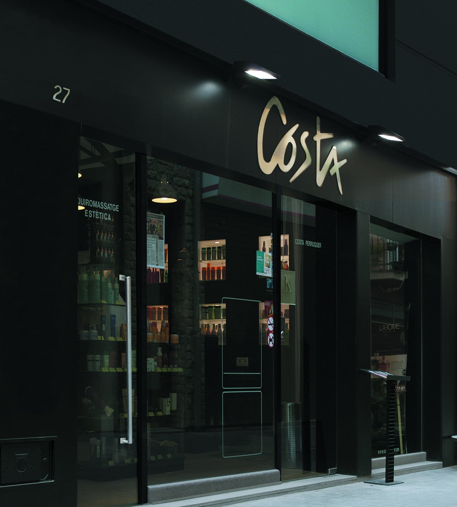 Costa Internacional Perruqueria Banyoles